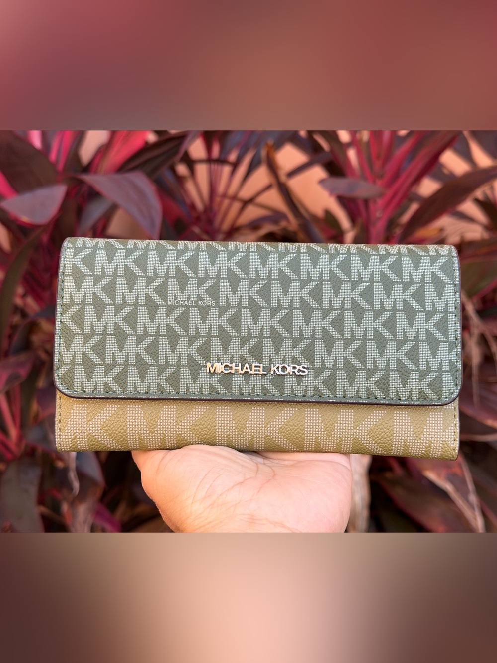 Michael Kors Jet Set Travel LG Trifold Wallet MK Color-Block Green Multi